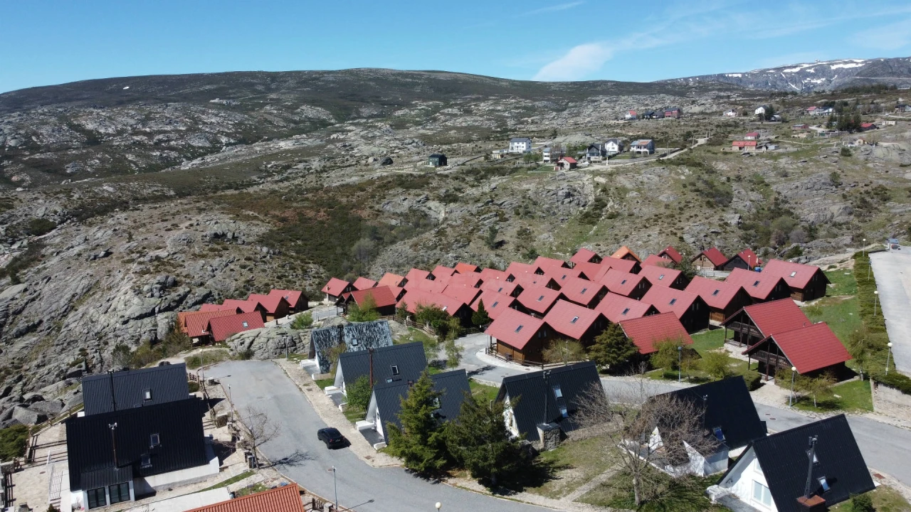 Moradia T4 para Venda em Cortes do Meio Foto 45