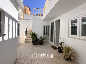 Moradia T5 para Venda em São Pedro