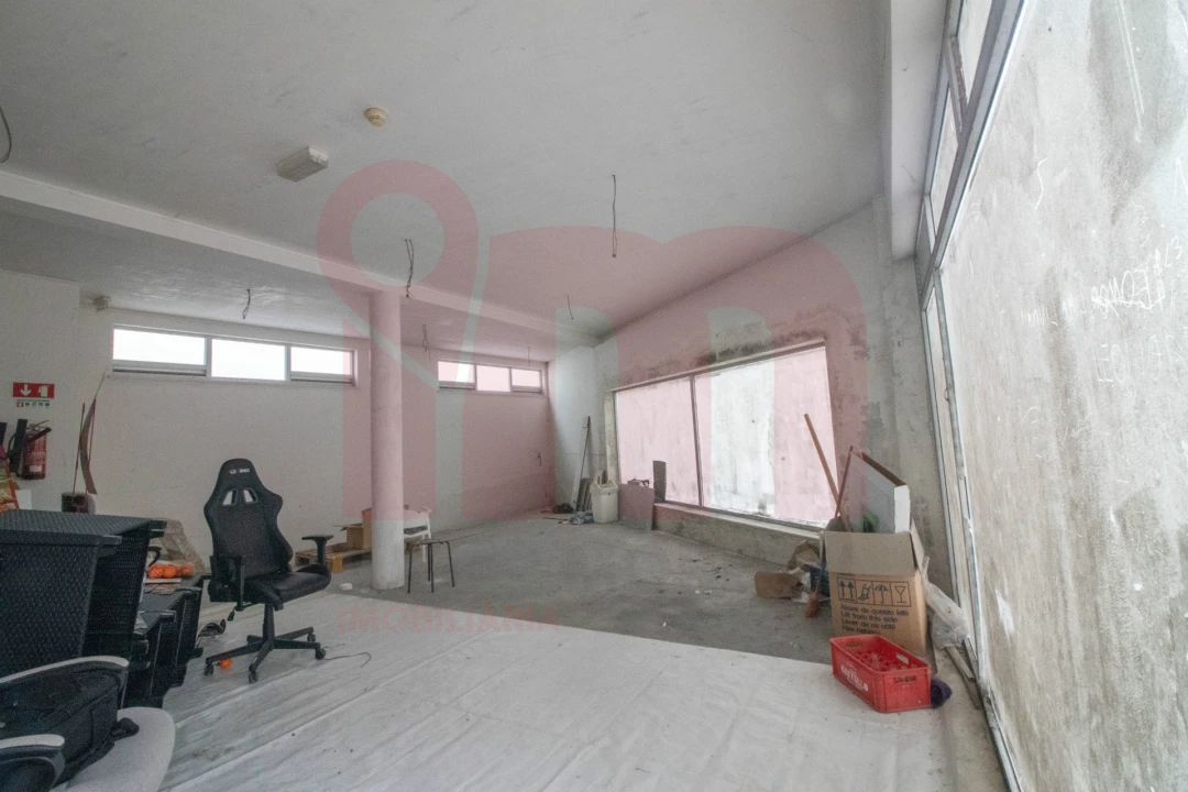 Loja para Venda em São Tomé de Negrelos Foto 3