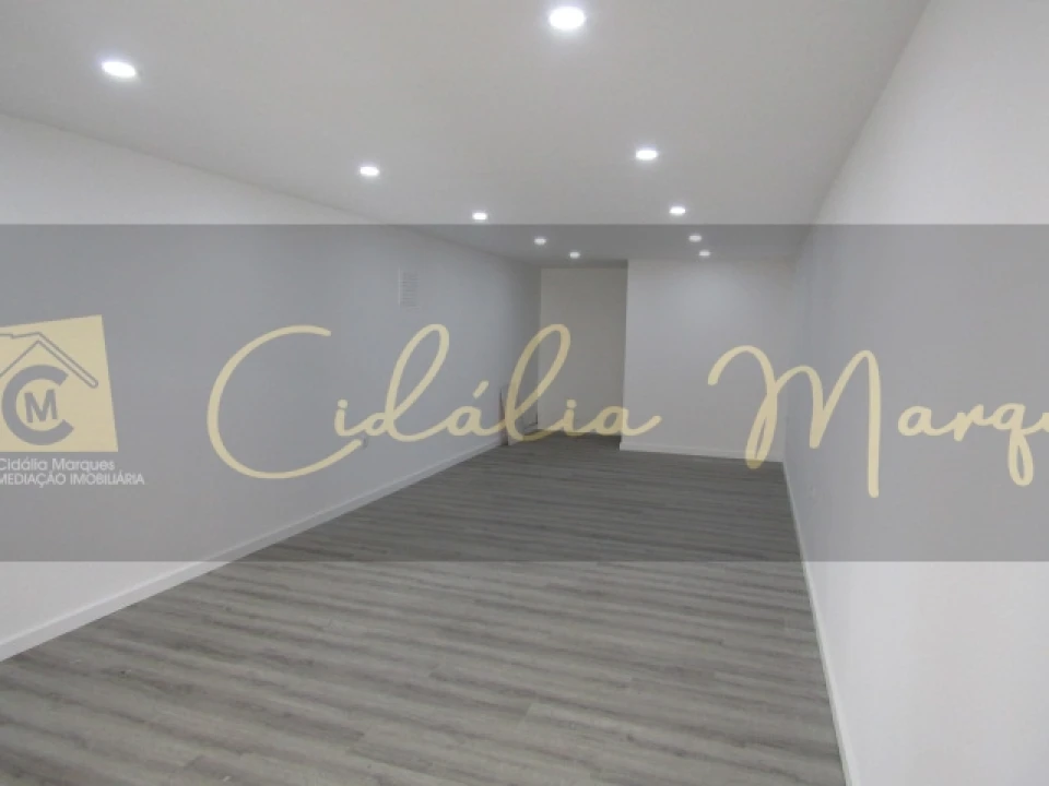 Loja para Arrendamento em Viseu Foto 2