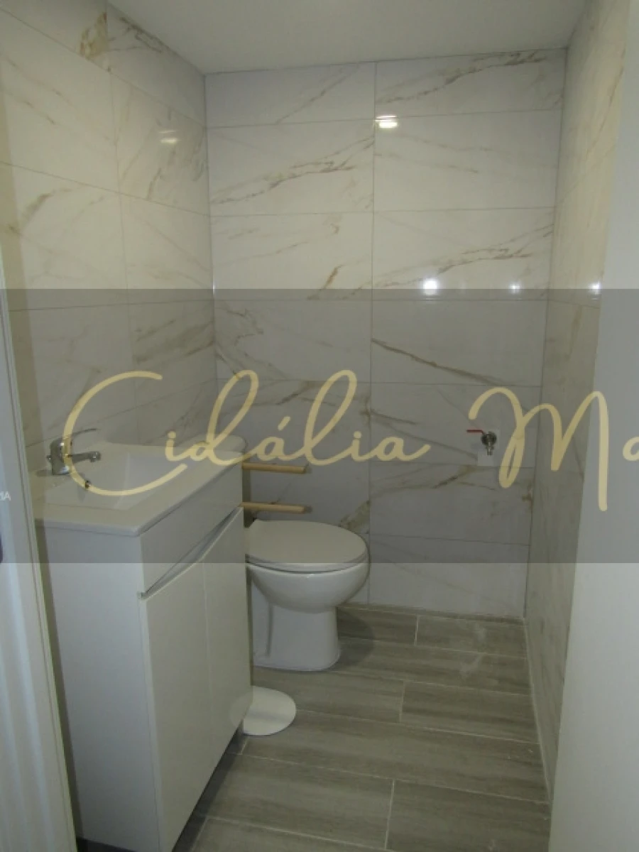 Loja para Arrendamento em Viseu Foto 4