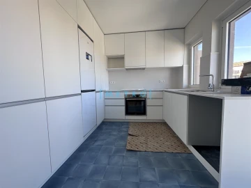 Apartamento T3 para Arrendamento em Aldoar, Foz do Douro e Nevogilde