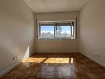 Apartamento T3 para Arrendamento em Aldoar, Foz do Douro e Nevogilde