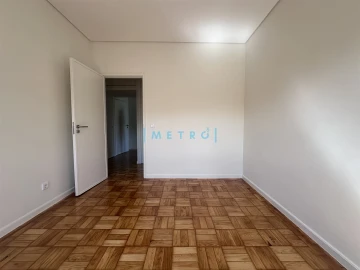 Apartamento T3 para Arrendamento em Aldoar, Foz do Douro e Nevogilde