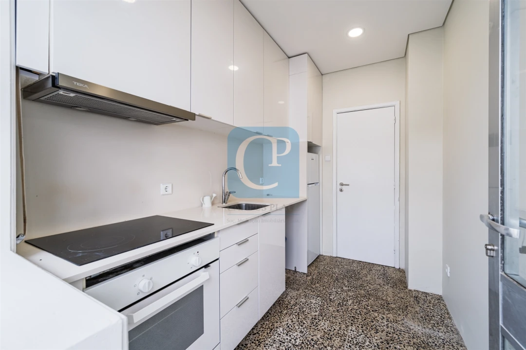 Apartamento T2 para Arrendamento em Pedrouços Foto 14