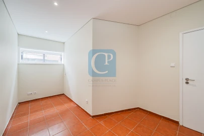 Apartamento T2 para Arrendamento em Pedrouços