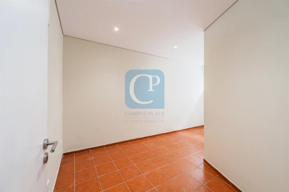 Apartamento T2 para Arrendamento em Pedrouços