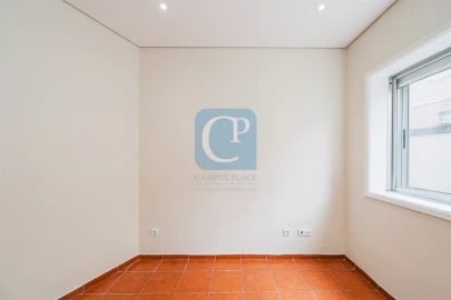 Apartamento T2 para Arrendamento em Pedrouços