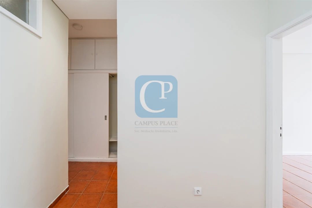 Apartamento T2 para Arrendamento em Pedrouços Foto 13