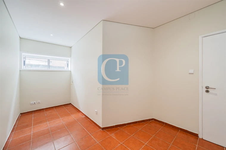 Apartamento T2 para Arrendamento em Pedrouços Foto 10