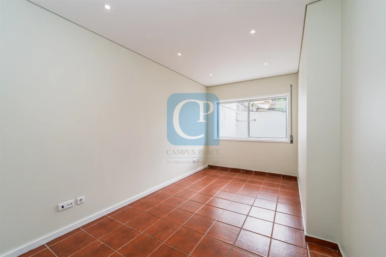 Apartamento T2 para Arrendamento em Pedrouços Foto 7