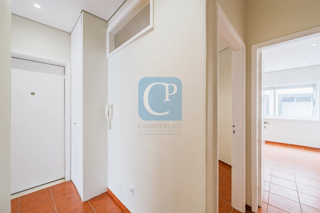 Apartamento T2 para Arrendamento em Pedrouços Foto 5