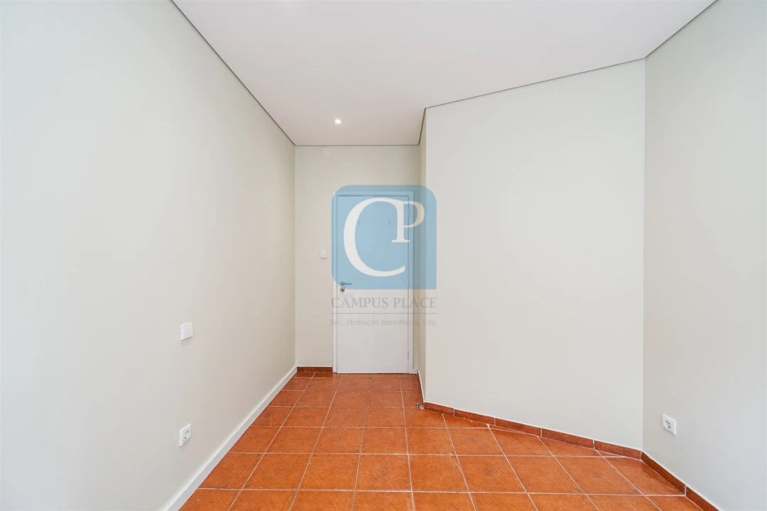 Apartamento T2 para Arrendamento em Pedrouços Foto 4