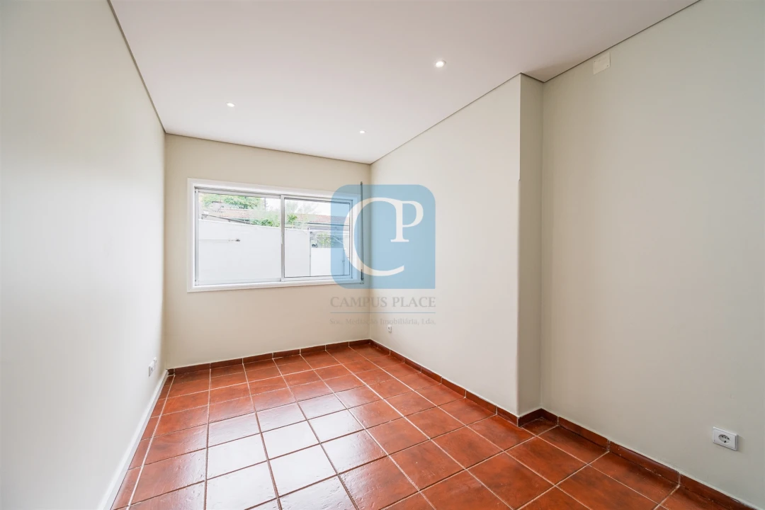 Apartamento T2 para Arrendamento em Pedrouços Foto 1