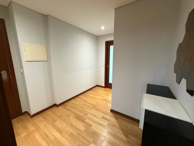 Apartamento T2 para Arrendamento em Paranhos Foto 11