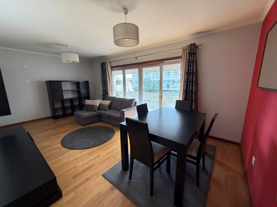 Apartamento T2 para Arrendamento em Paranhos Foto 3