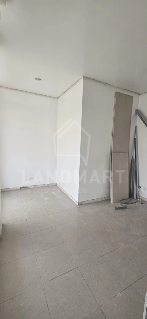 Apartamento T1 para Venda em Turquel
