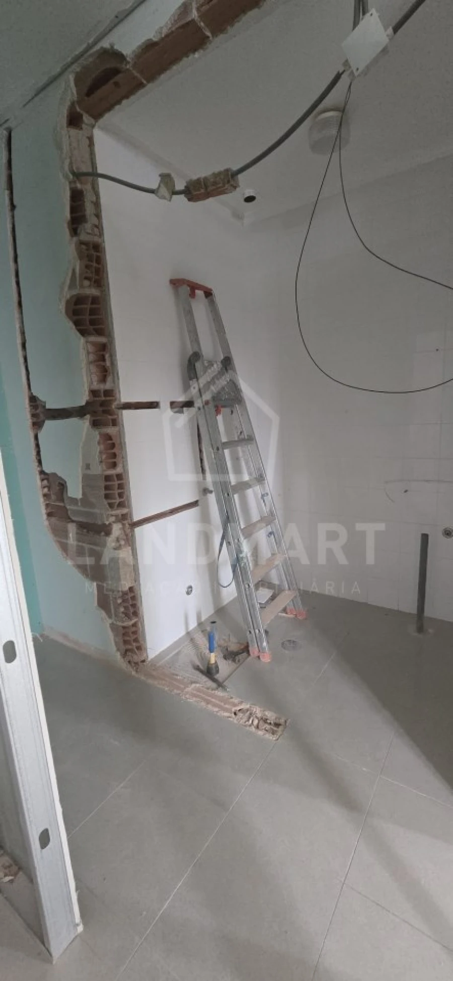 Apartamento T1 para Venda em Turquel Foto 4