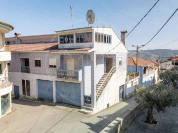 Moradia T6 para Venda em Nogueira e Ermida