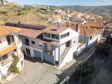 Moradia T6 para Venda em Nogueira e Ermida