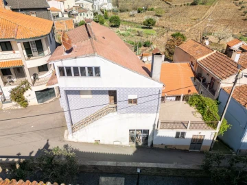 Moradia T6 para Venda em Nogueira e Ermida