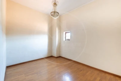 Moradia T6 para Venda em Nogueira e Ermida