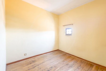 Moradia T6 para Venda em Nogueira e Ermida