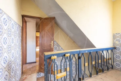 Moradia T6 para Venda em Nogueira e Ermida