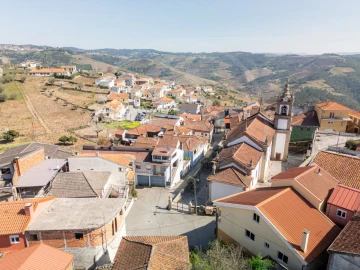 Moradia T6 para Venda em Nogueira e Ermida