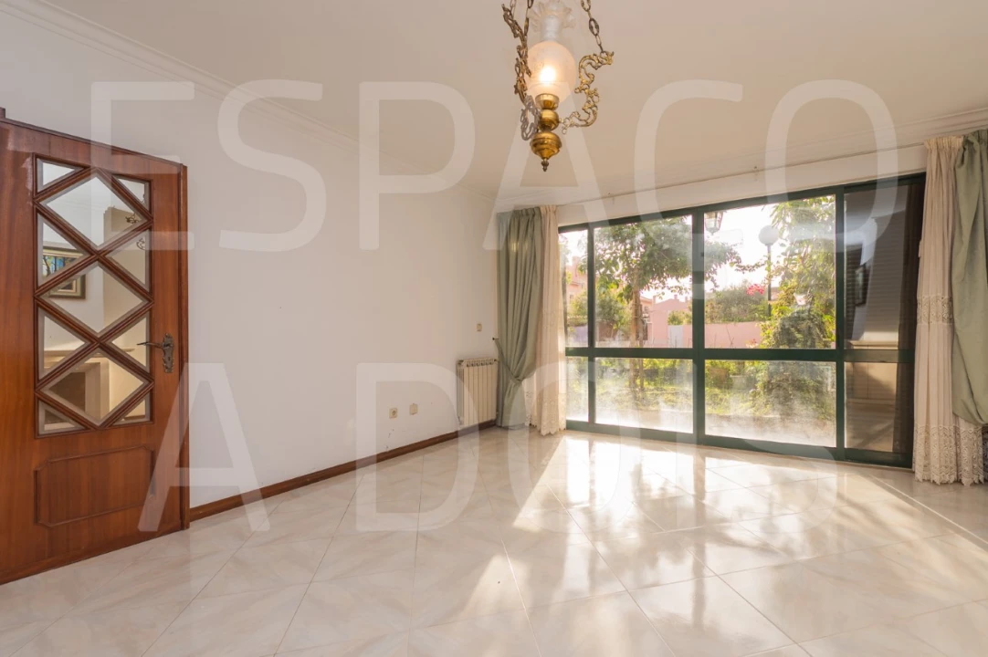 Moradia T5 para Venda em Barcarena Foto 15