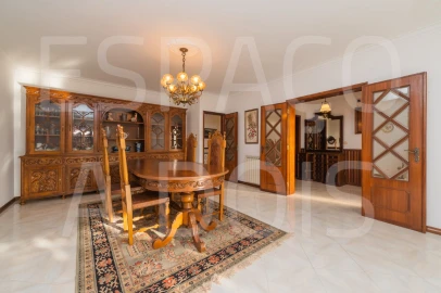 Moradia T5 para Venda em Barcarena