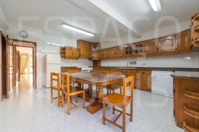 Moradia T5 para Venda em Barcarena