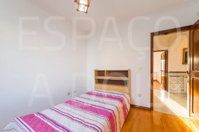 Moradia T5 para Venda em Barcarena