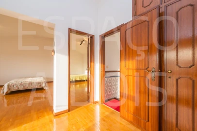 Moradia T5 para Venda em Barcarena