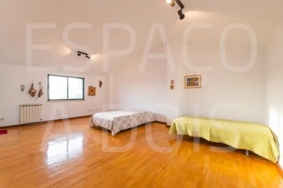 Moradia T5 para Venda em Barcarena