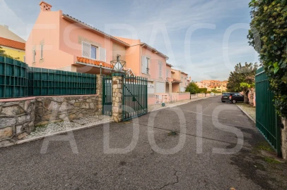 Moradia T5 para Venda em Barcarena