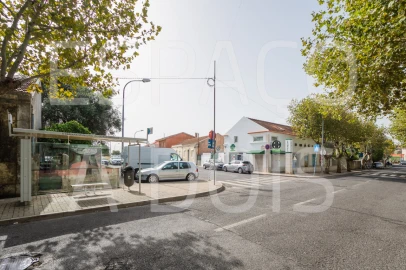 Moradia T5 para Venda em Barcarena