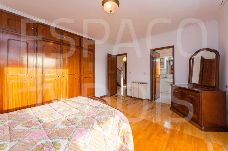 Moradia T5 para Venda em Barcarena Foto 53