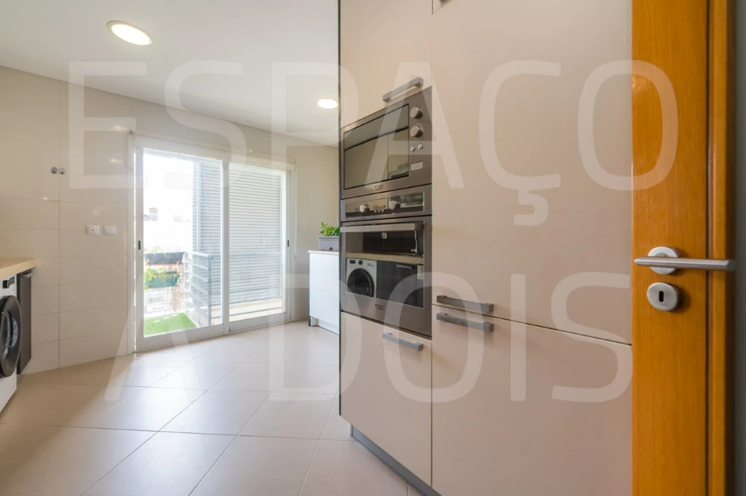 Apartamento T3 para Venda em Pontinha e Famões Foto 17