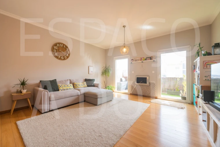 Apartamento T3 para Venda em Pontinha e Famões Foto 2