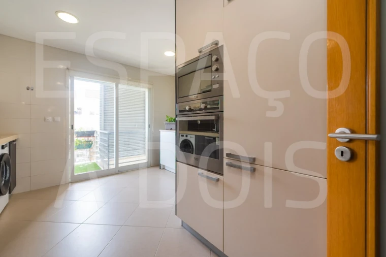 Apartamento T3 para Venda em Pontinha e Famões Foto 17