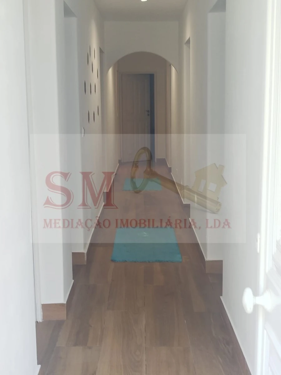 Apartamento T5 para Venda em Guarda Foto 9