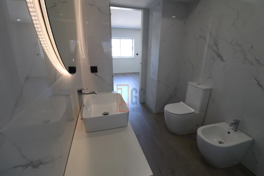 Apartamento T3 para Venda em Mafamude e Vilar do Paraíso Foto 33