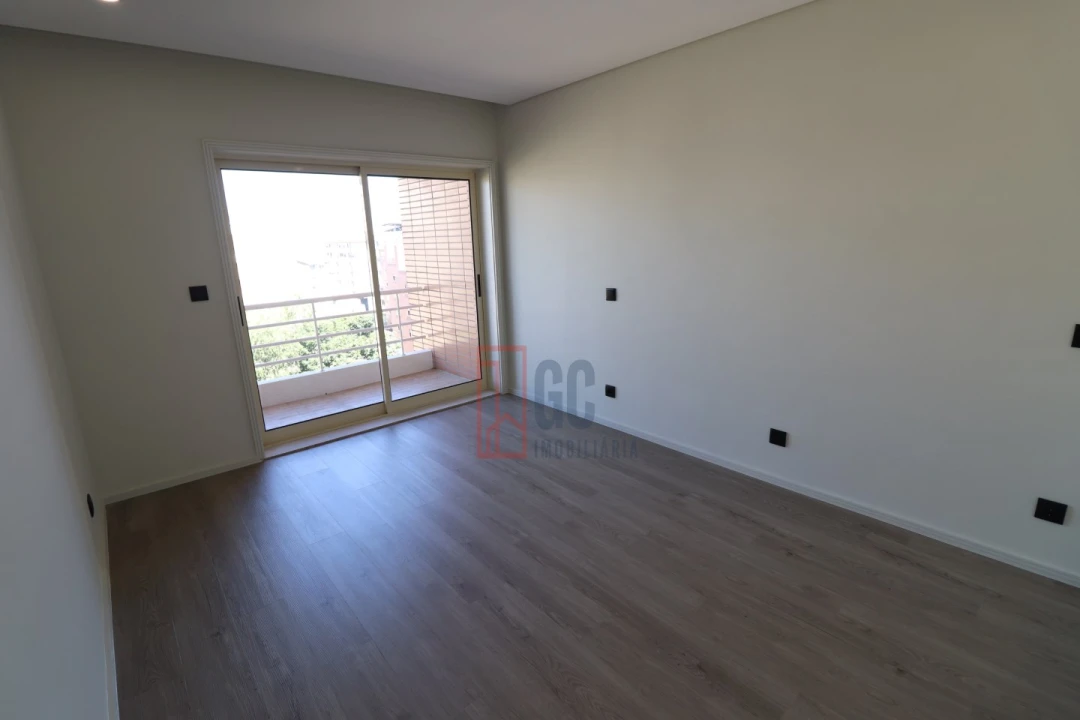 Apartamento T3 para Venda em Mafamude e Vilar do Paraíso Foto 40
