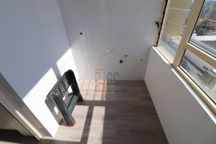 Apartamento T3 para Venda em Mafamude e Vilar do Paraíso Foto 16
