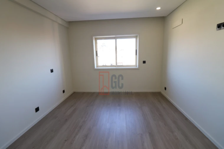 Apartamento T3 para Venda em Mafamude e Vilar do Paraíso Foto 27