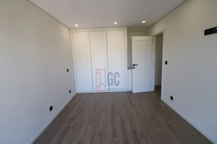Apartamento T3 para Venda em Mafamude e Vilar do Paraíso Foto 42