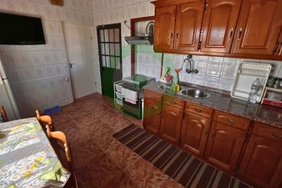 Moradia T3 para Venda em Curopos e Vale de Janeiro