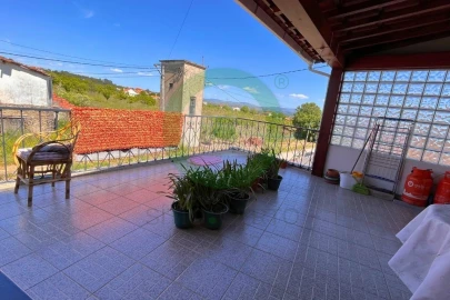 Moradia T3 para Venda em Curopos e Vale de Janeiro