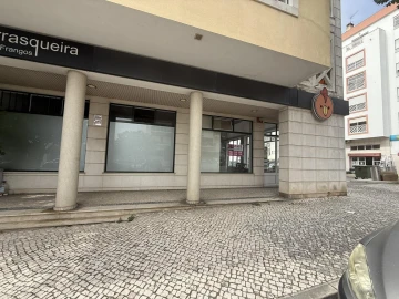 Loja para Venda em São João Baptista e Santa Maria dos Olivais